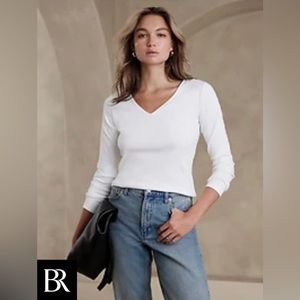 BANANA REPUBLIC REFINED RIBBED V-NECK T-SHIRT